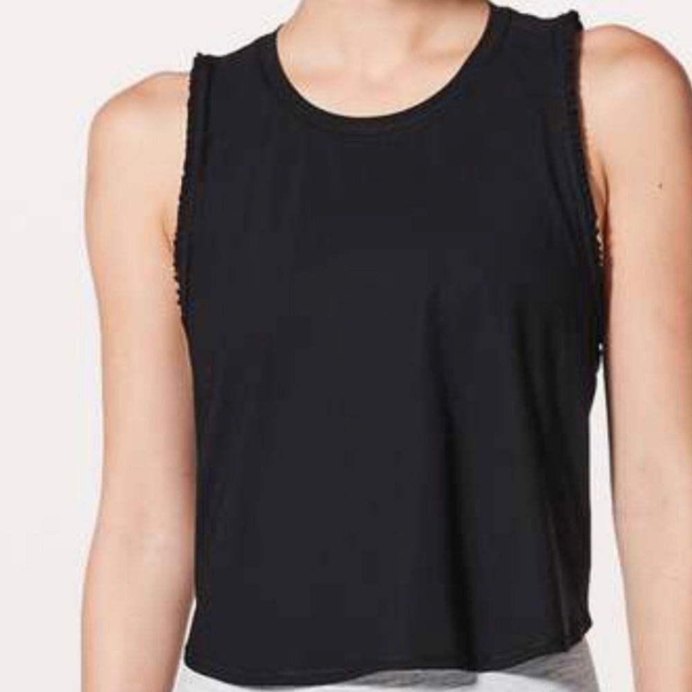 Lululemon women’s workout top size 6!